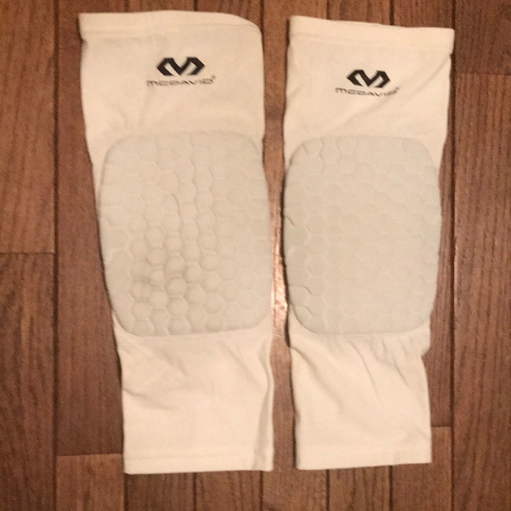 McDavid hex knee protectors adult size large white